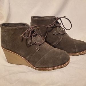 TOMS Desert Wedges Size 8